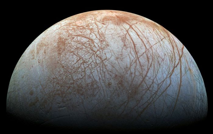 Jupiterov mesec Evropa prekriven je kuhinskom solju