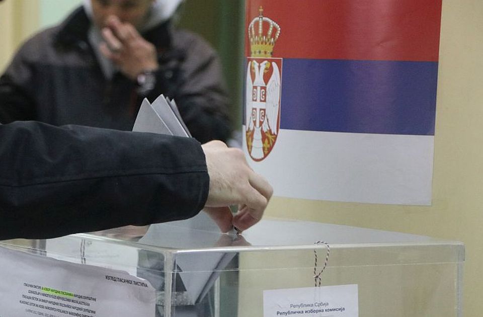 Spajanje parlamentarnih i predsedničkih izbora: Procene o tome kome bi to odgovaralo