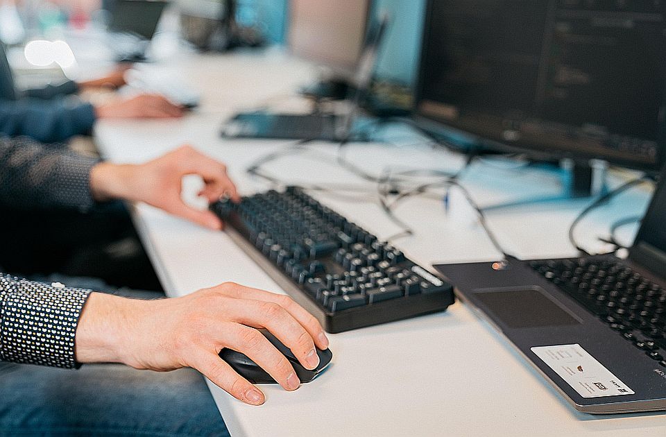 Srbija iznad proseka EU po broju radnika na određeno: Skoro svaki sedmi nema ugovor za stalno