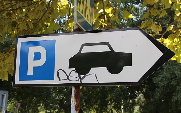 Grčka policija skida tablice sa nepropisno parkiranih vozila