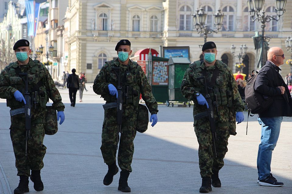 Na današnji dan: U Srbiji uvedeno vanredno stanje zbog korone, umro Bata Stojković, Tito posetio VB