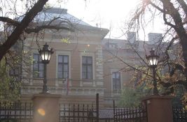 Maturanti Jovine gimnazije organizuju evergrin veče ispred škole 