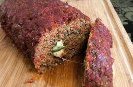 Rolat od mlevenog mesa punjen sirom i spanaćem