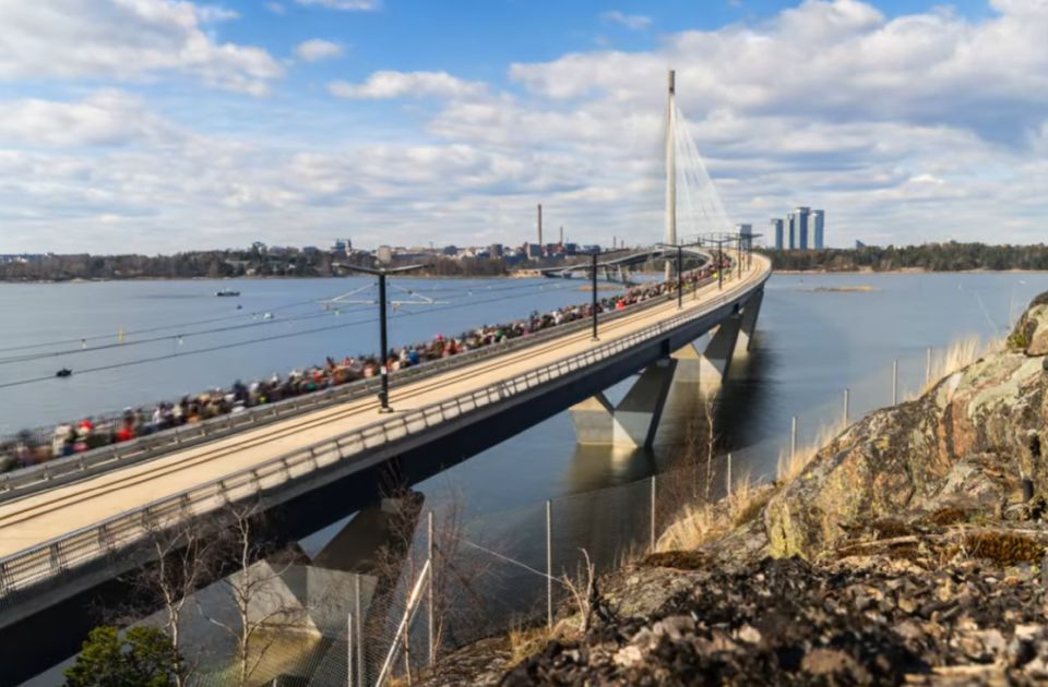 VIDEO: Jedan od najdužih pešačkih mostova na svetu otvoren u Helsinkiju