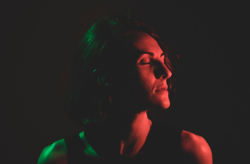 Da li zatvaranje očiju pomaže da bolje čujete?