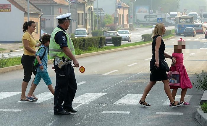 Veći broj policajaca oko škola u septembru i oktobru