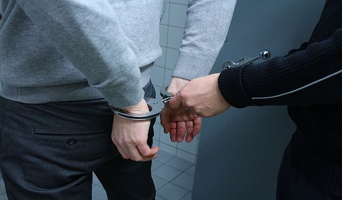 Muškarac uhapšen posle pljačke na Vračaru, sumnjiči se za 14 razbojništava