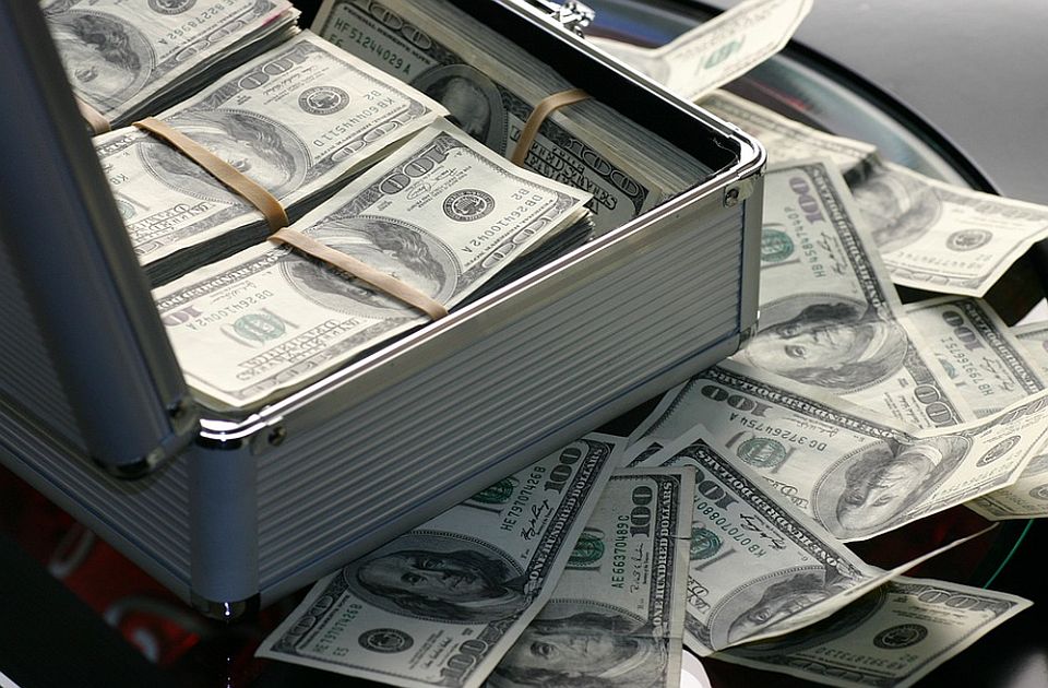 U SAD svakog dana prošle godine bilo po 1.000 novih milionera U SAD svakog dana prošle godine bilo po 1.000 novih milionera