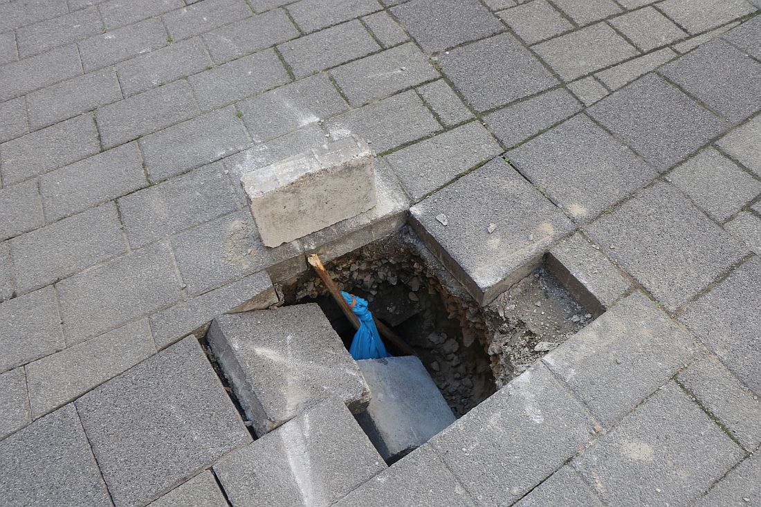 FOTO Gde zapinju Novosađani: Rupe po trotoarima i biciklističkim stazama