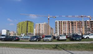 FOTO: Problem nepropisnog parkiranja na Limanu IV nije rešen ni tri meseca od obećanja