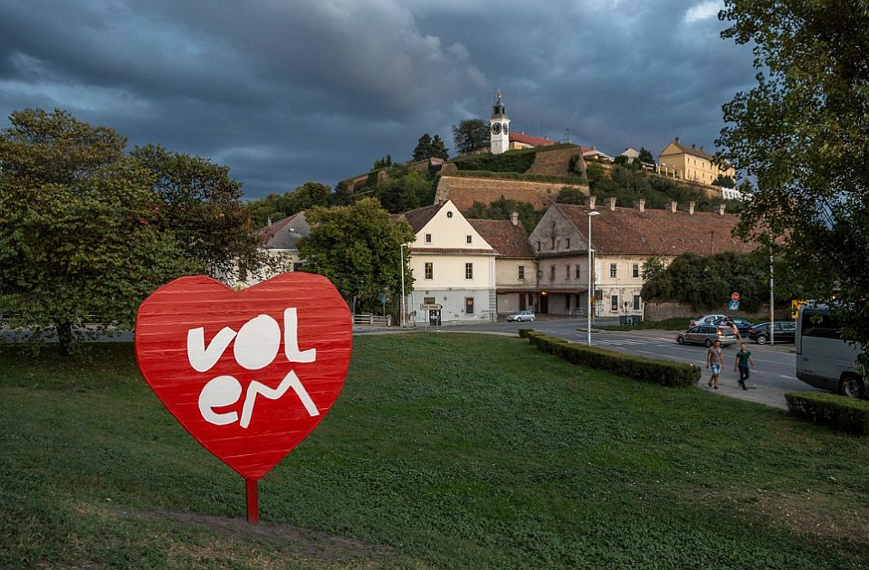 Svih 100.000 turističkih vaučera podeljeno u samo nekoliko sati: Zahtev da država pusti još 150.000