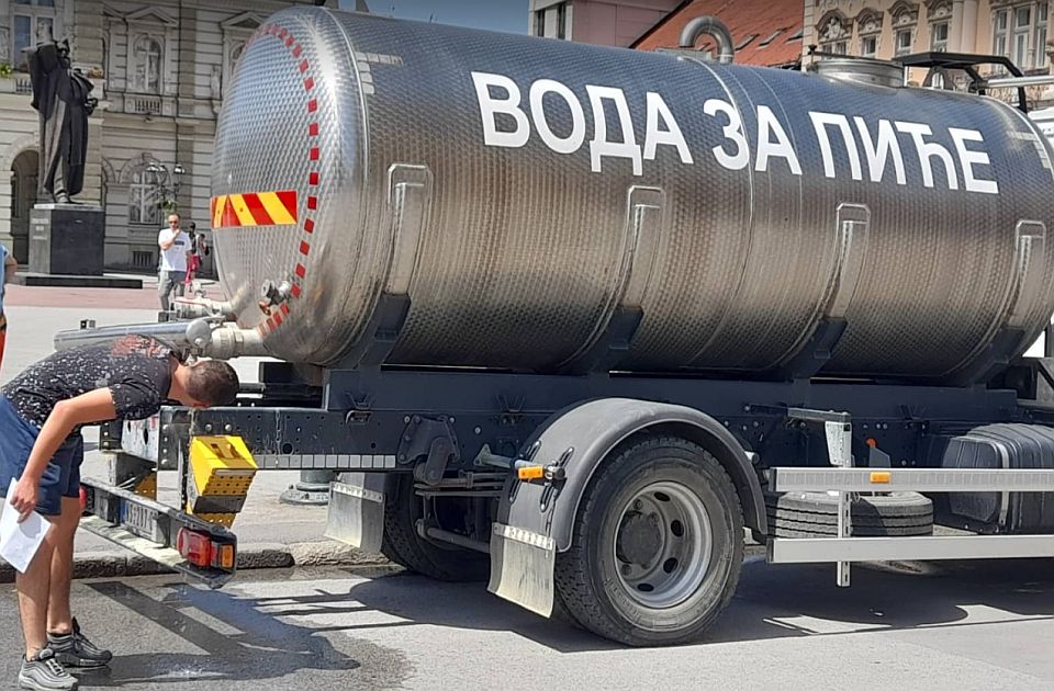 Zbog visokih temperatura: Cisterne sa pijaćom vodom na dve lokacije u Novom Sadu