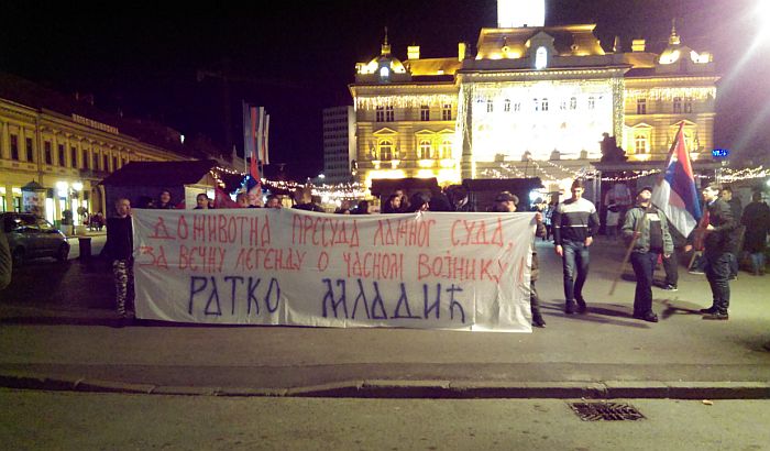 VIDEO: Protest u Novom Sadu zbog presude Ratku Mladiću