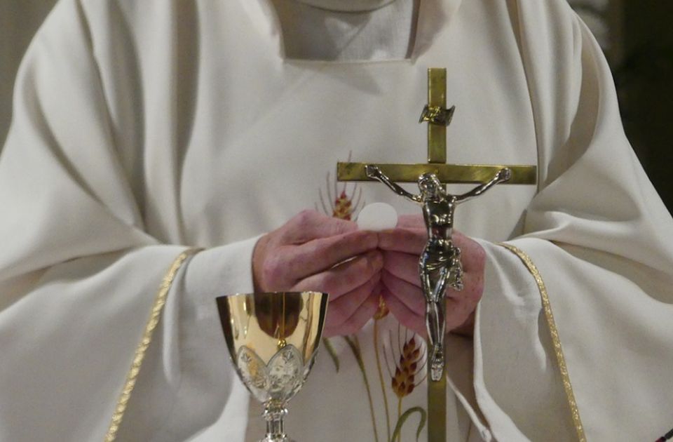 Istraga pokazala: Najmanje tri hiljade pedofila u francuskoj katoličkoj crkvi