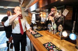 Britanski premijer Endi Barnam i Fatboy Slim ulažu u spasavanje britanskih pabova