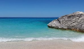 Pesak koji turisti ponesu za uspomenu vraća se na plaže Sardinije