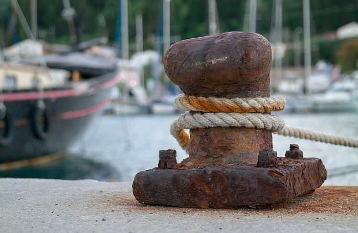 Jedan turista umro na brodu kod Hvara, deca završila u bolnici