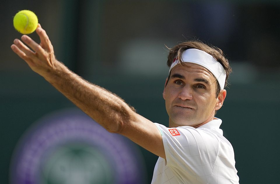 Federerova odeća i reketi prodati za 3,9 miliona evra 