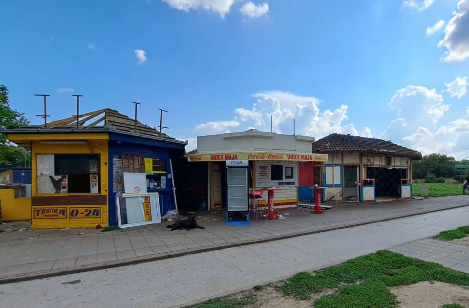 FOTO: Srušen deo "Doline gladnih" kod Novosadskog sajma, evo šta će biti umesto kioska brze hrane