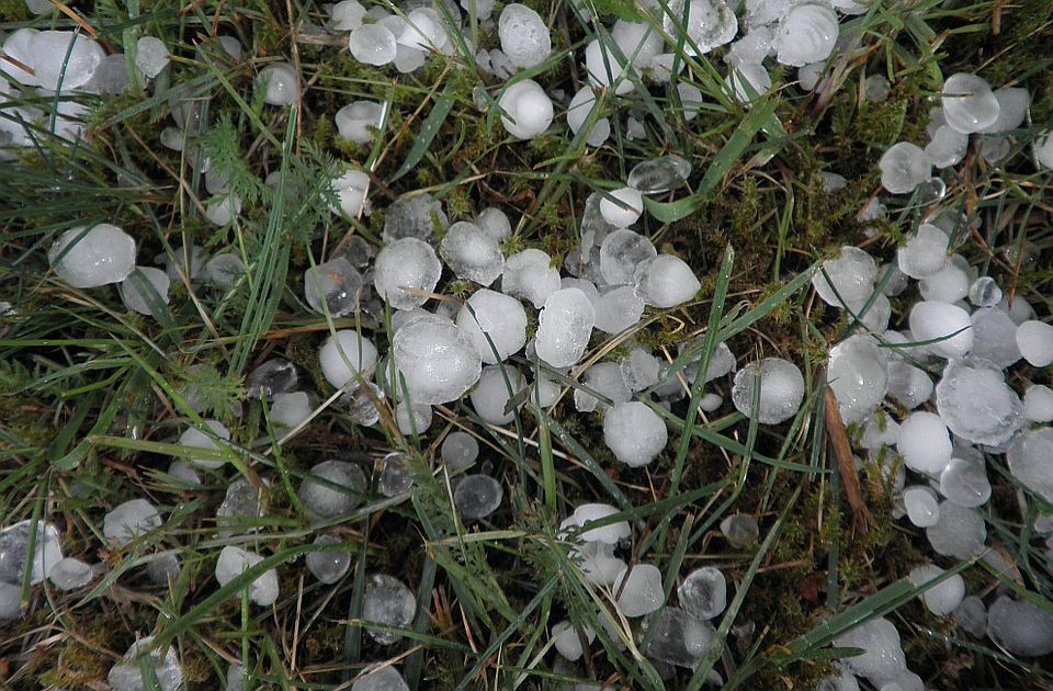 U Čurugu jutros padao grad veličine klikera i oraha