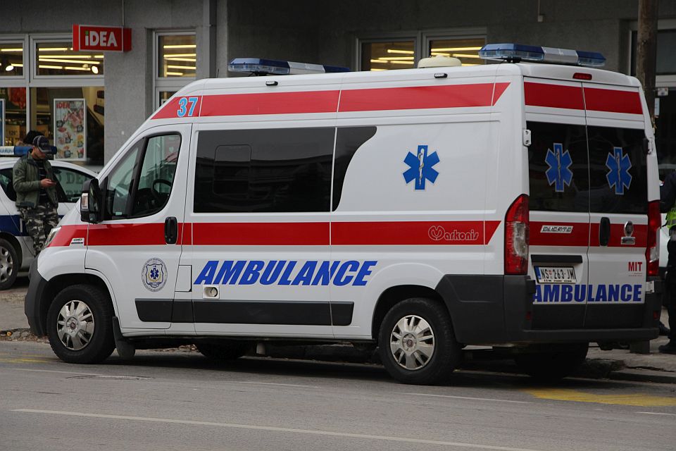 Troje tinejdžera povređeno u Nišu, uhapšen vozač koji je pobegao nakon udesa