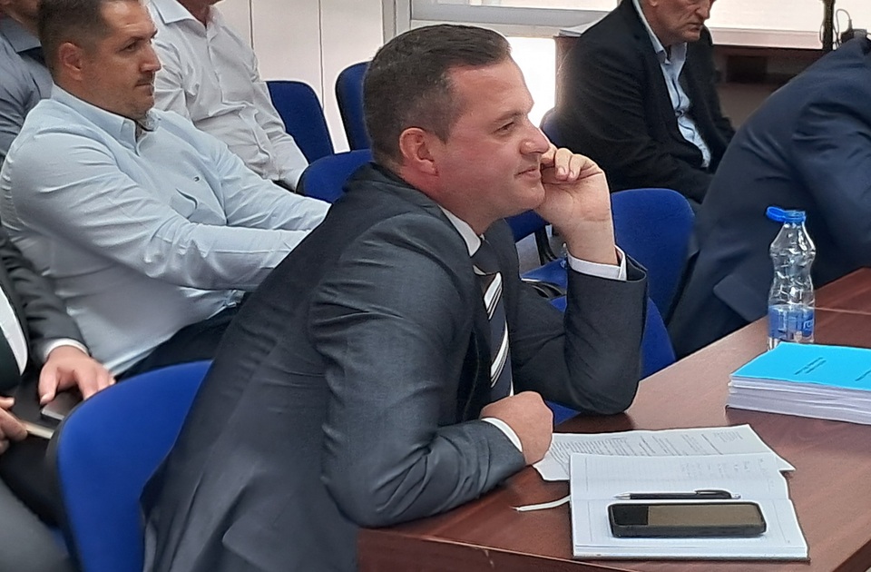 Predsednik opštine Inđija neće da priča za medije