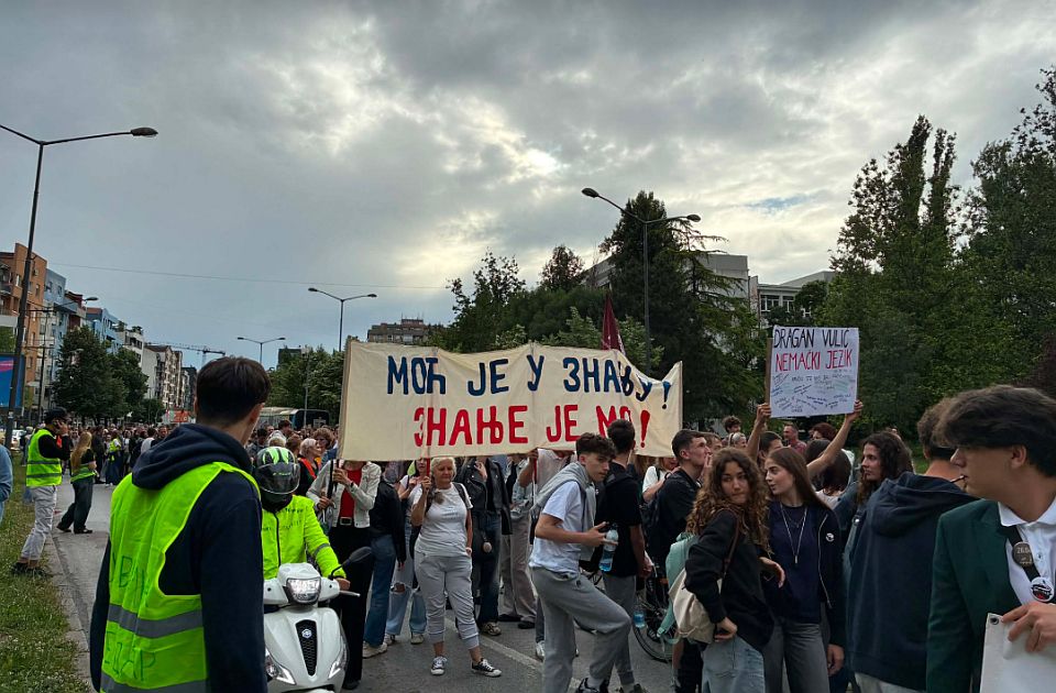 UŽIVO VIDEO: Protest "Odbrana Jovine je odbrana Srbije" - šetnja ka Trgu slobode