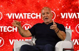 Bezos: AI će u budućnosti stvoriti više radnih mesta nego što će ih ukinuti