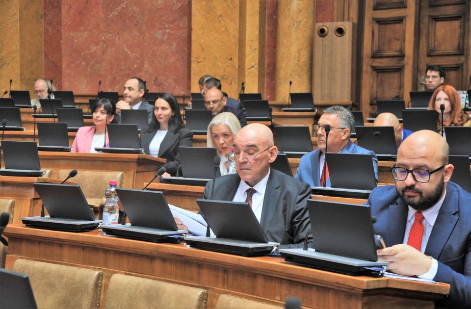 Poslanici Skupštine Srbije i danas o 