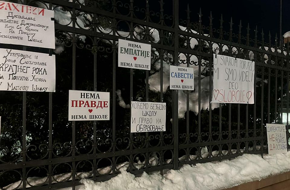 FOTO, VIDEO: Protestni skup ispred Jovine gimnazije