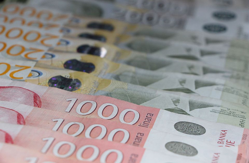 Solidarnu pomoć od 40.000 dinara dobili gradonačelnik Leskovca i drugi čelnici grada