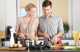 Studija pokazala da je kuvanje dobro za dušu i telo: Evo kako nas smiruje