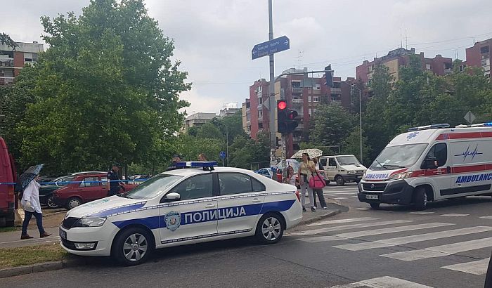  Tuča na Limanu IV, automobil se zakucao u tezgu sa voćem