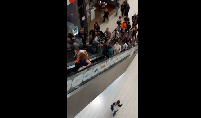 VIDEO: Evakuisana "Promenada", posetioci trčali uz stepenice, vozači morali da čekiraju parking karte
