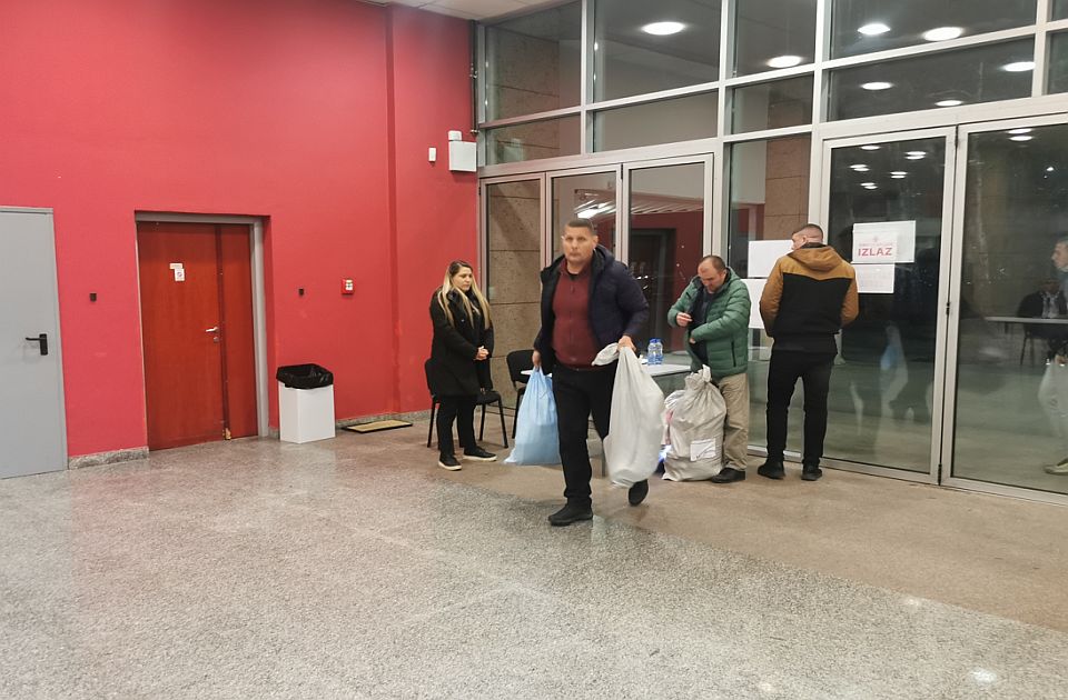GIK počeo da prima izborni materijal, do 20 časova glasalo 60 odsto birača u Novom Sadu