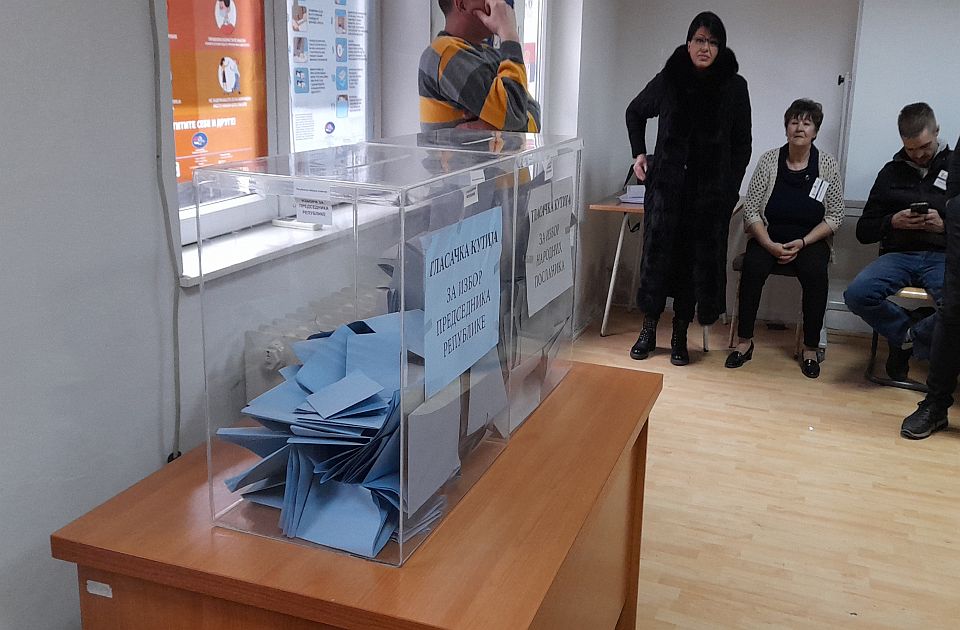 Novosađani glasali: Bakljada na Limanu, 60 odsto birača glasalo do 20 časova