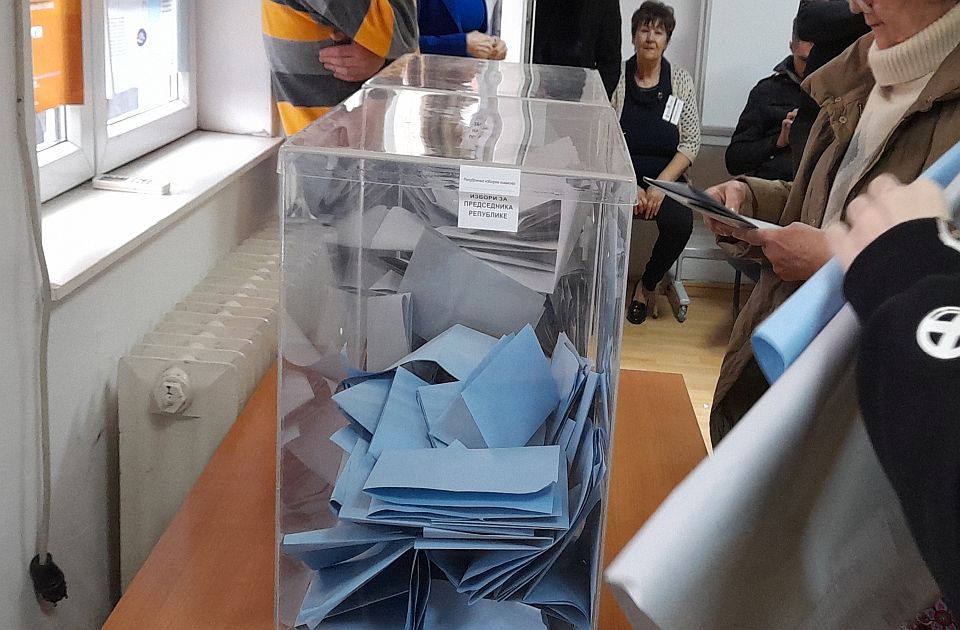 FOTO, VIDEO: Šta tvituju Novosađani u izbornom danu?