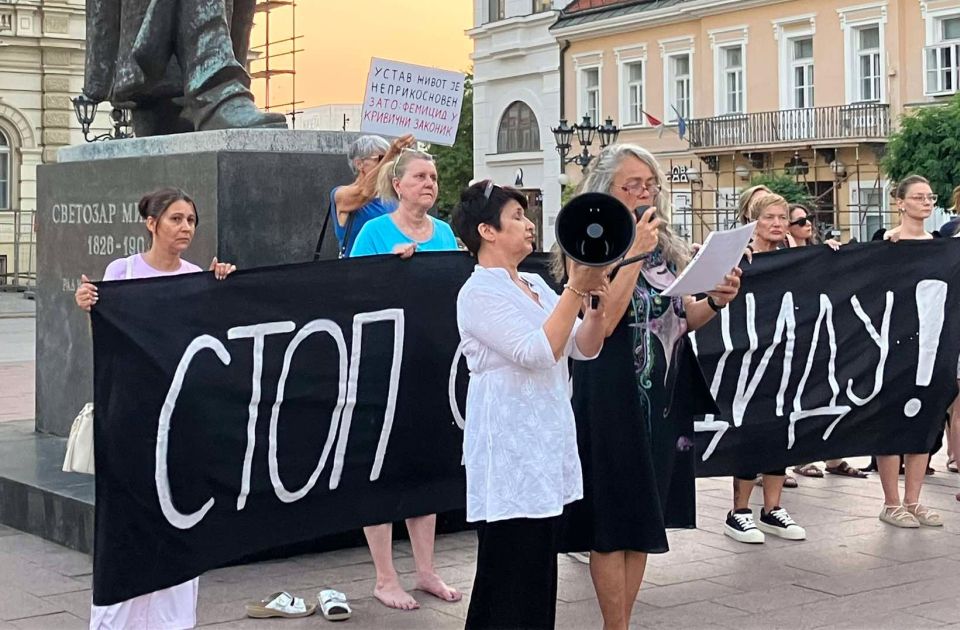 Protestna akcija održana na Trgu slobode zbog tri nova slučaja femicida