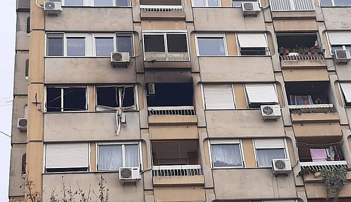 FOTO: Stan na Novom naselju potpuno izgoreo, nema povređenih