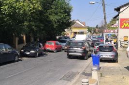 Građani Sremske Kamenice pokrenuli peticiju: Traže veću bezbednost saobraćaja u ulicama koje vode do škole