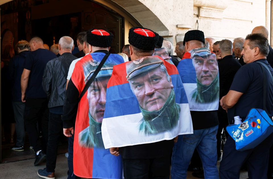 Poštu Ratku Mladiću odali Selaković, Glišić, Vulin, Vučićev sin Danilo...