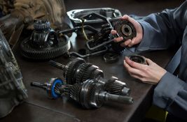 Kad se Kinez i Nemac bore za tržište, srpski poreski obveznik plaća ceh: Milioni evra za auto-delove