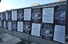 FOTO: U Novom Sadu polepljeni plakati u slavu ubijenih na Kosovu