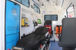 Mladi motociklista povređen u udesu u Kaću: U svesnom stanju prevezen u Dečiju bolnicu