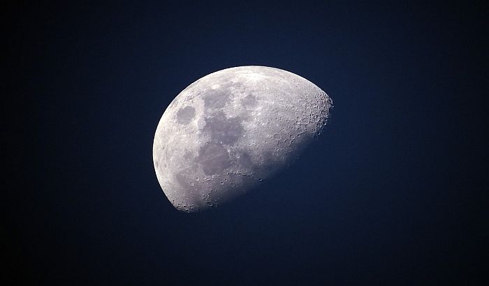 Kineska svemirska sonda uspešno sletela na Mesec