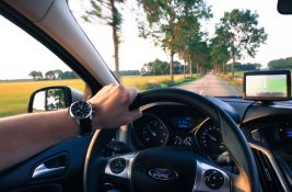 Google razvija sistem koji bi preuzeo kontrolu nad automobilom ako ste loš vozač
