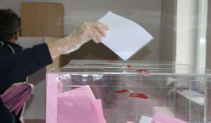 Izbori na pet biračkih mesta u Šapcu, građani izlaze da glasaju po treći put