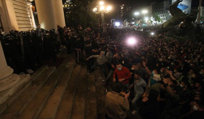 FOTO: Suzavci, vatra i kamenice - protest u Beogradu u slikama