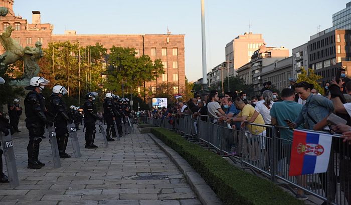 Reakcije političara na proteste - Čanak: Ovakve sramote nije bilo; Vulin: Pokušaj državnog udara