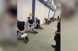 Režimski mediji objavili snimke uhapšenih u Novom Sadu: Na kolenima, lisice i glave uz zid